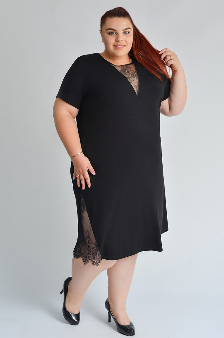 Короткая ночная рубашка с кружевными вставками больших размеров