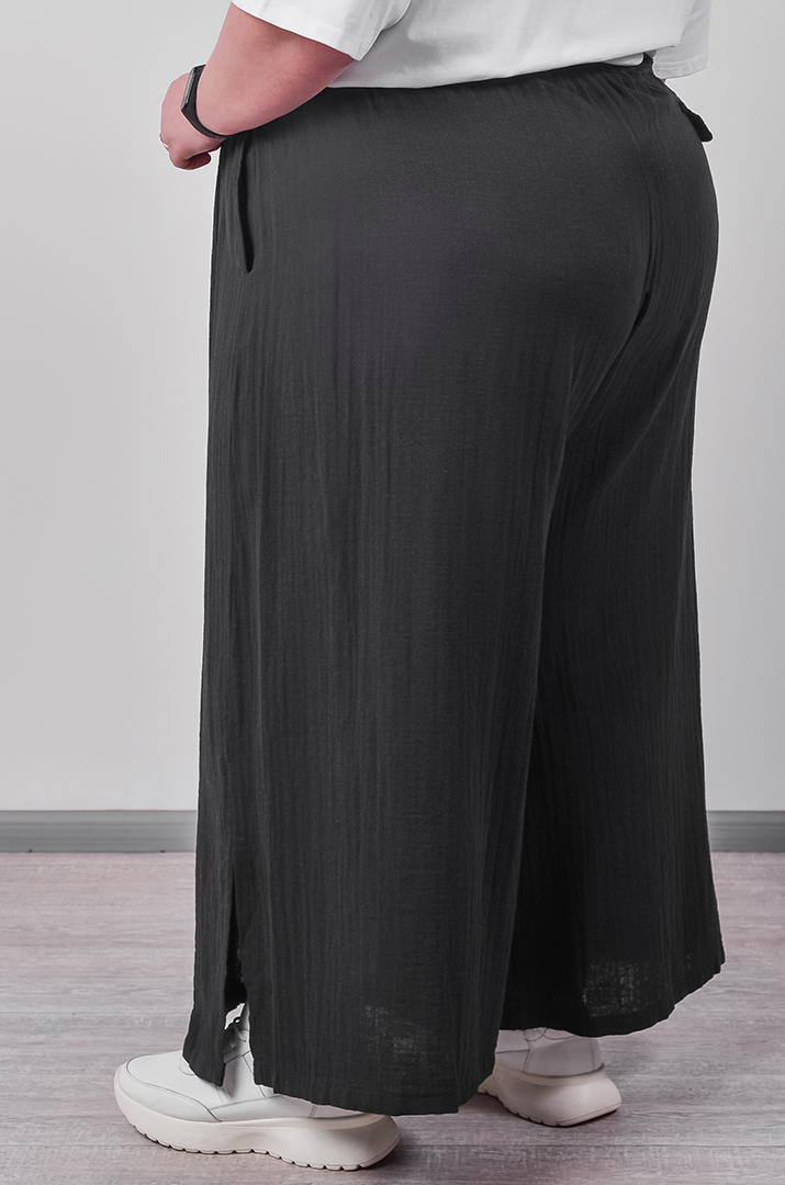 Брюки-спідниця з фактурної тканини на зав'язці великих розмірів