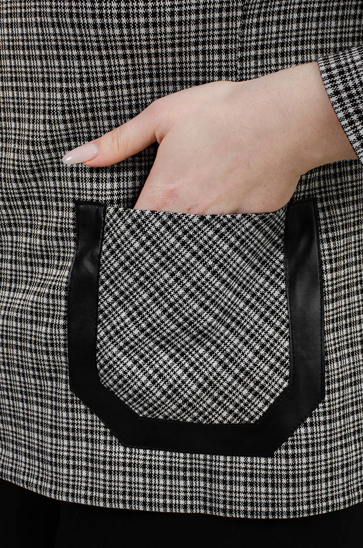 Стильный пиджак в клетку в разных цветах супер батал