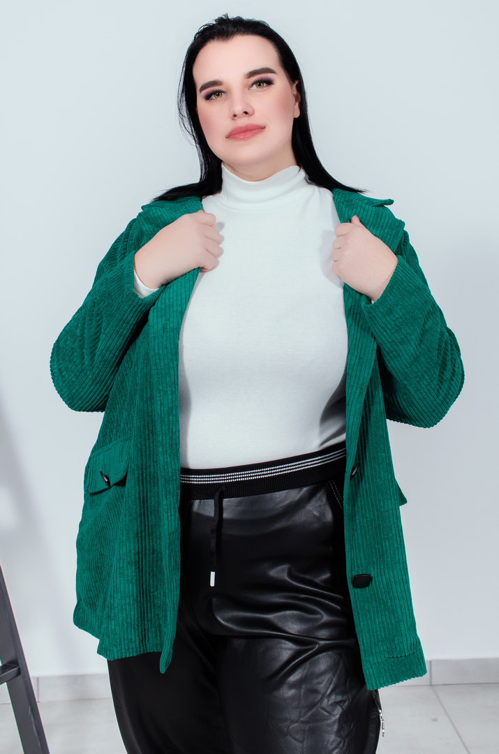 Вельветовый длинный пиджак на пуговицах батал