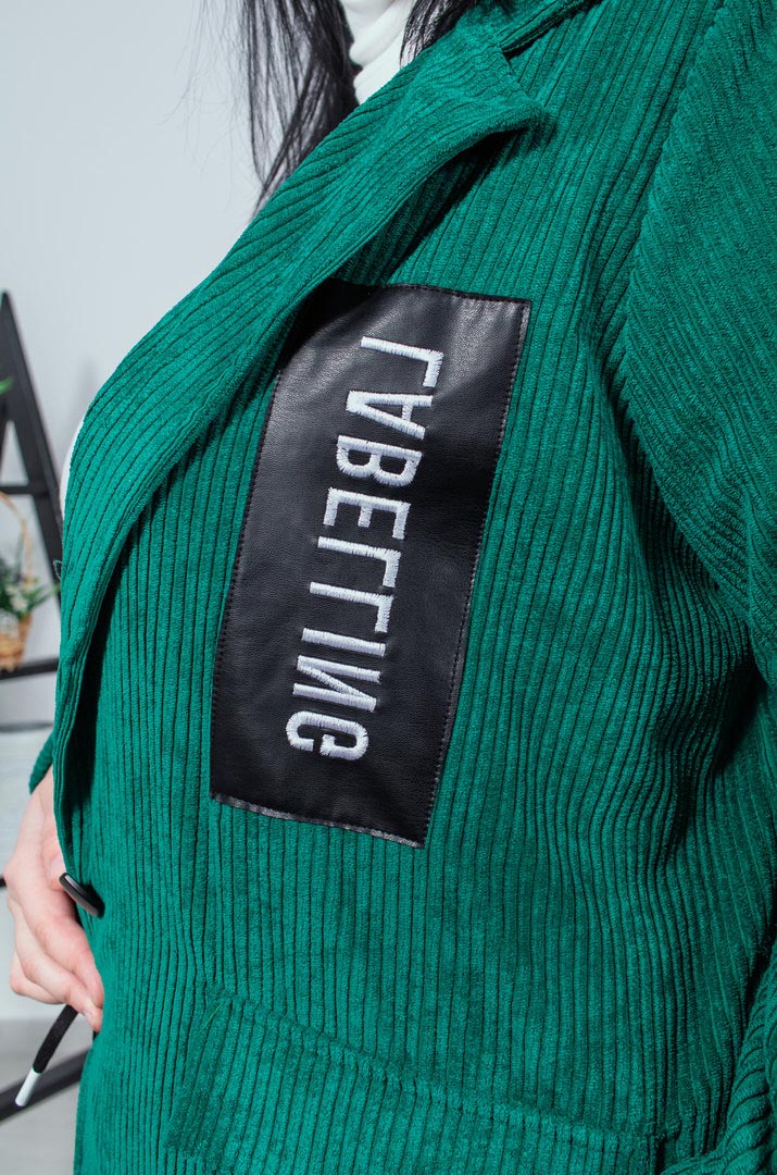 Вельветовый длинный пиджак на пуговицах батал