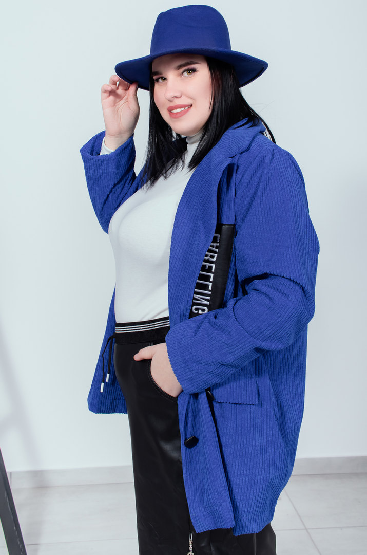 Вельветовый длинный пиджак на пуговицах батал