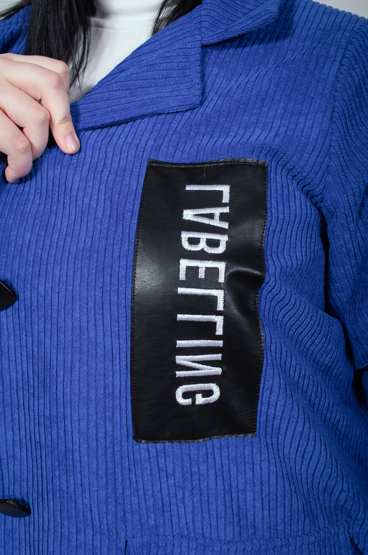 Вельветовый длинный пиджак на пуговицах батал