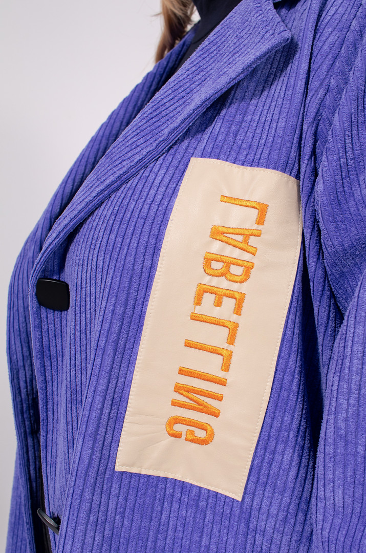 Вельветовый длинный пиджак на пуговицах батал