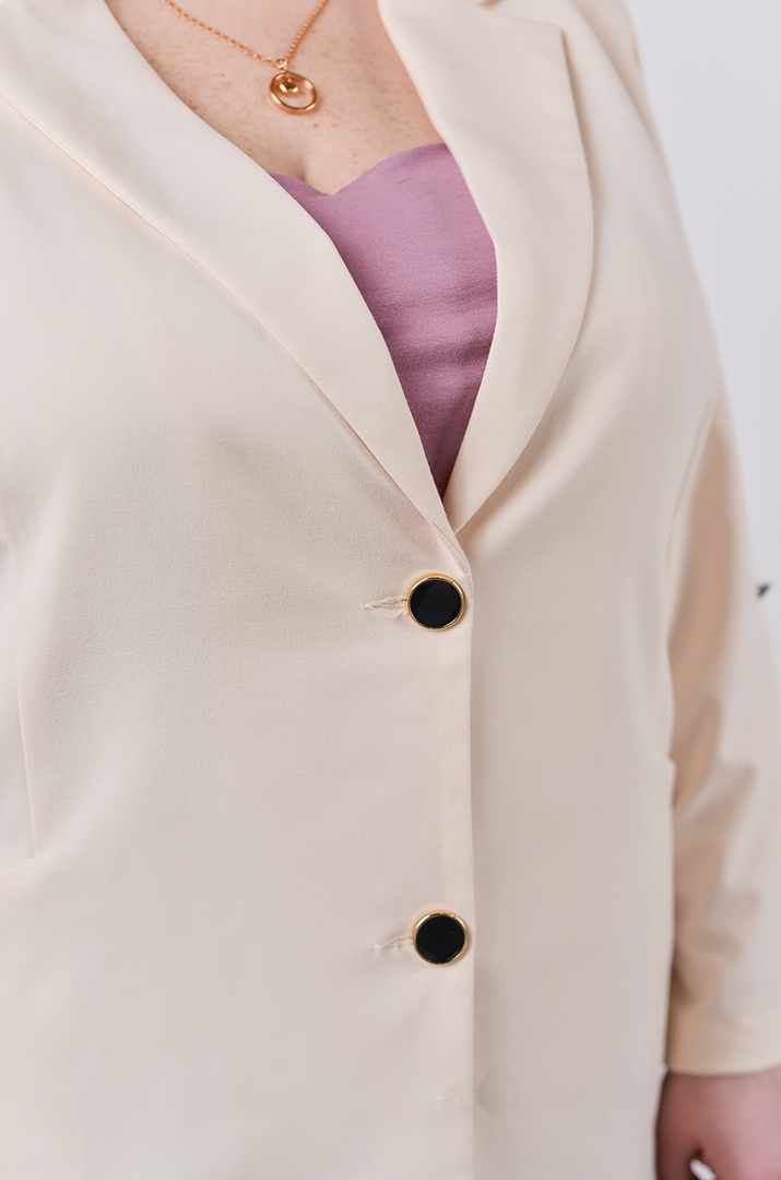 Пиджак с воротником больших размеров