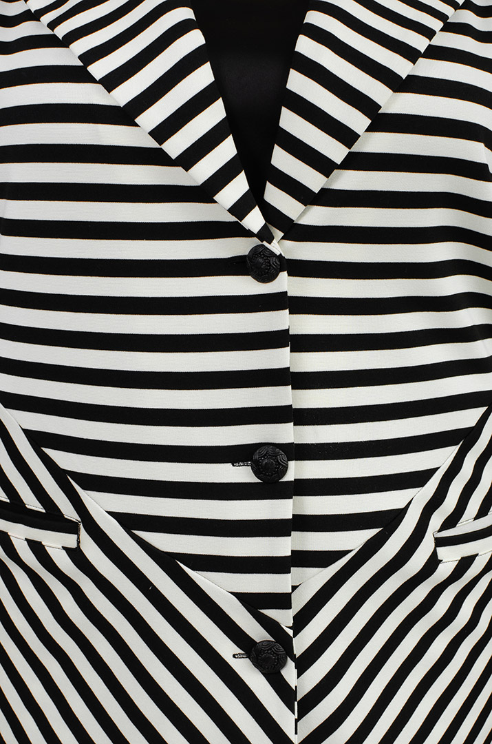 Пиджак в черно-белую полоску больших размеров