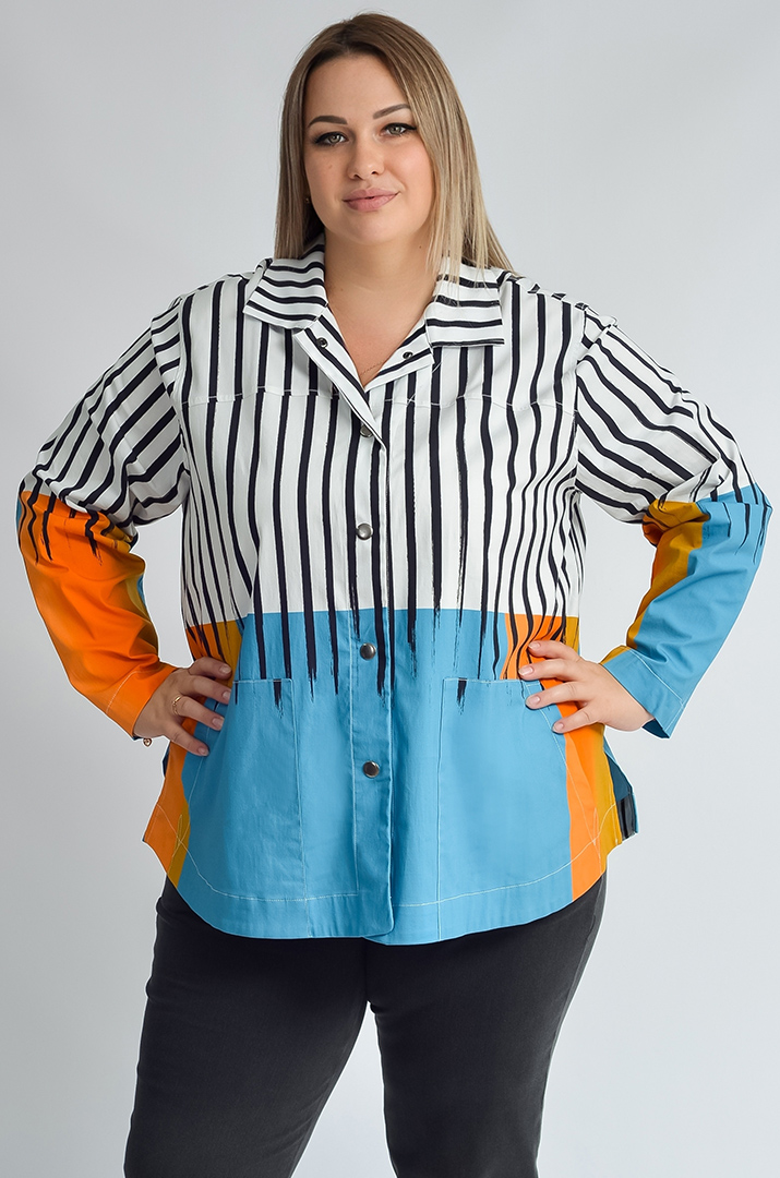 Длинный пиджак с вертикальными полосками и цветными акцентами больших размеров