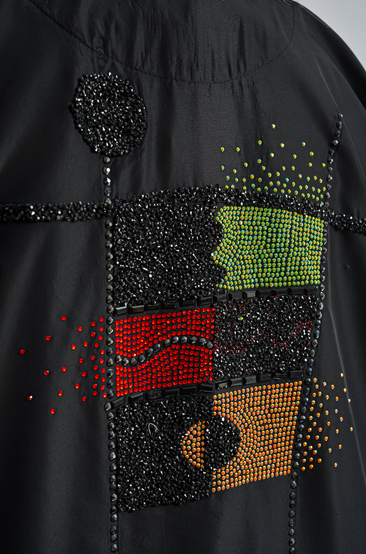 Жакет з рюшами і декоративним малюнком зі стразів великих розмірів