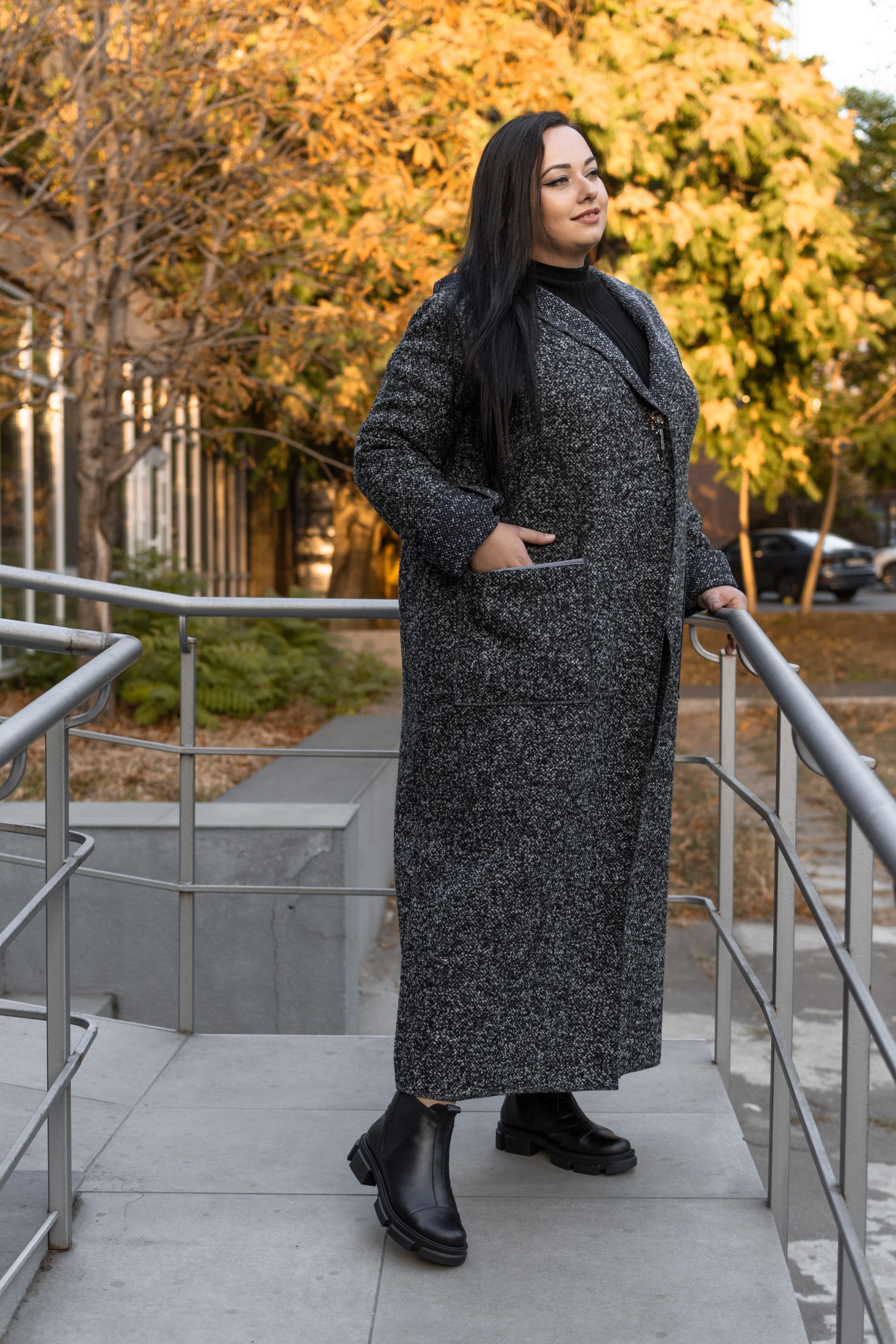 Пальто букле з прикрасою супер батал