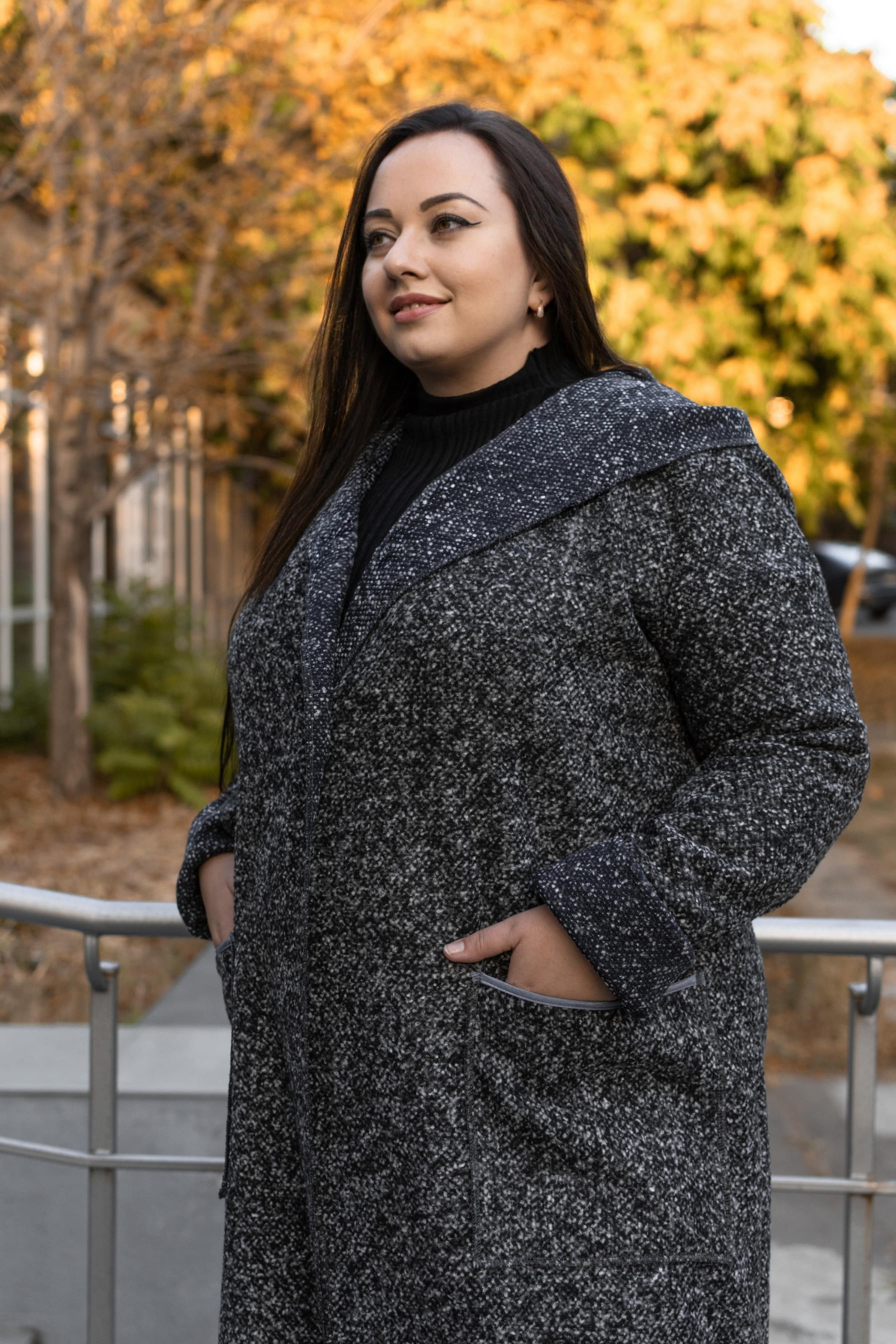 Пальто букле з прикрасою супер батал