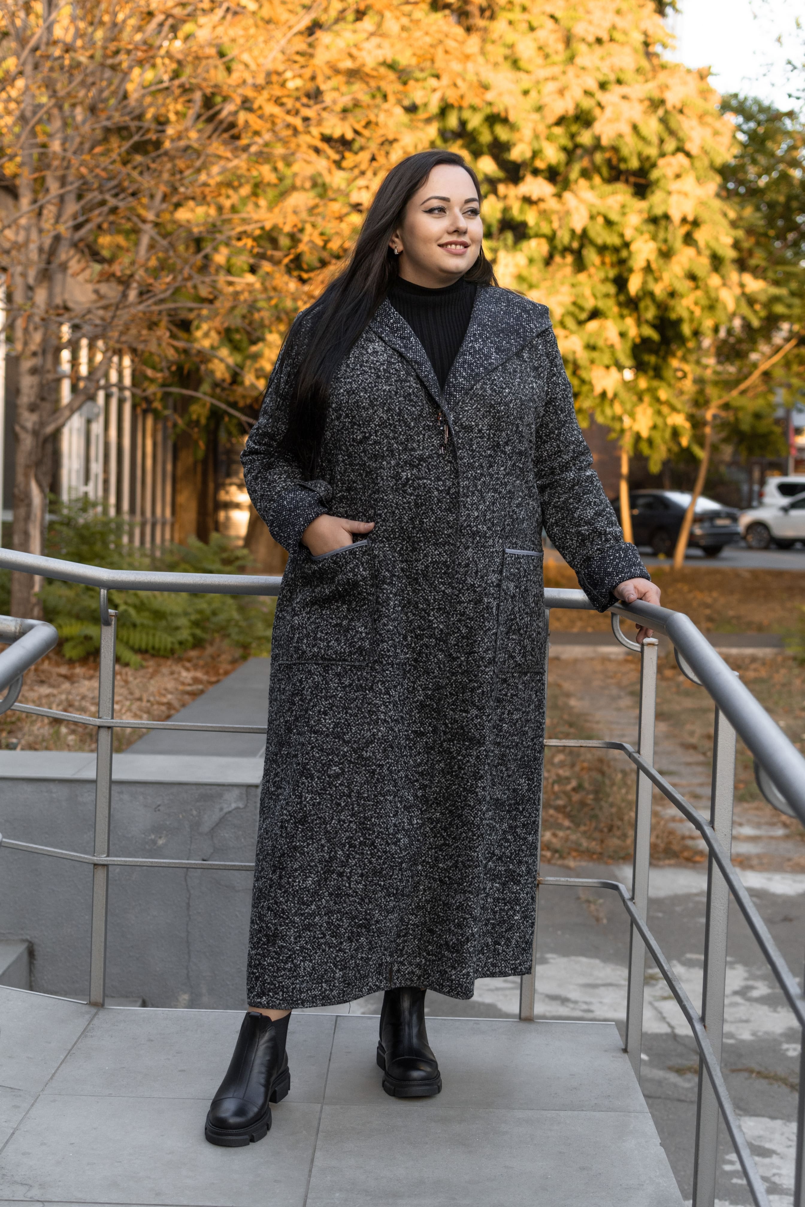 Пальто букле з прикрасою супер батал