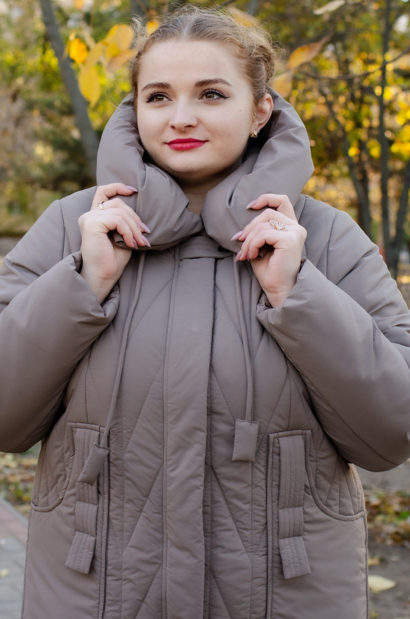 Пальто з декоративними кишенями великих розмірів