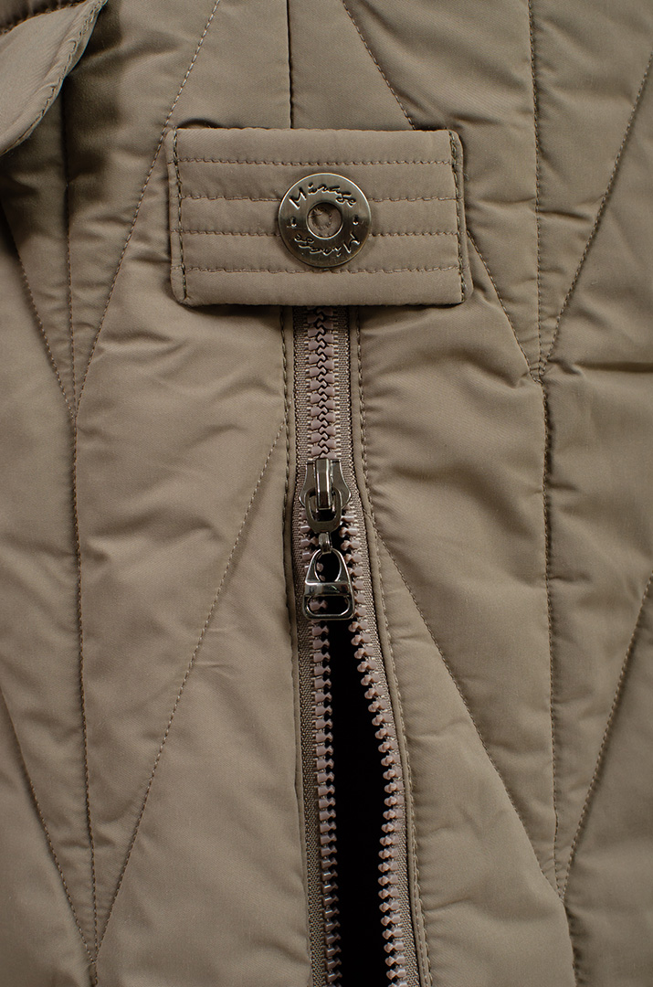 Пальто з декоративними кишенями великих розмірів