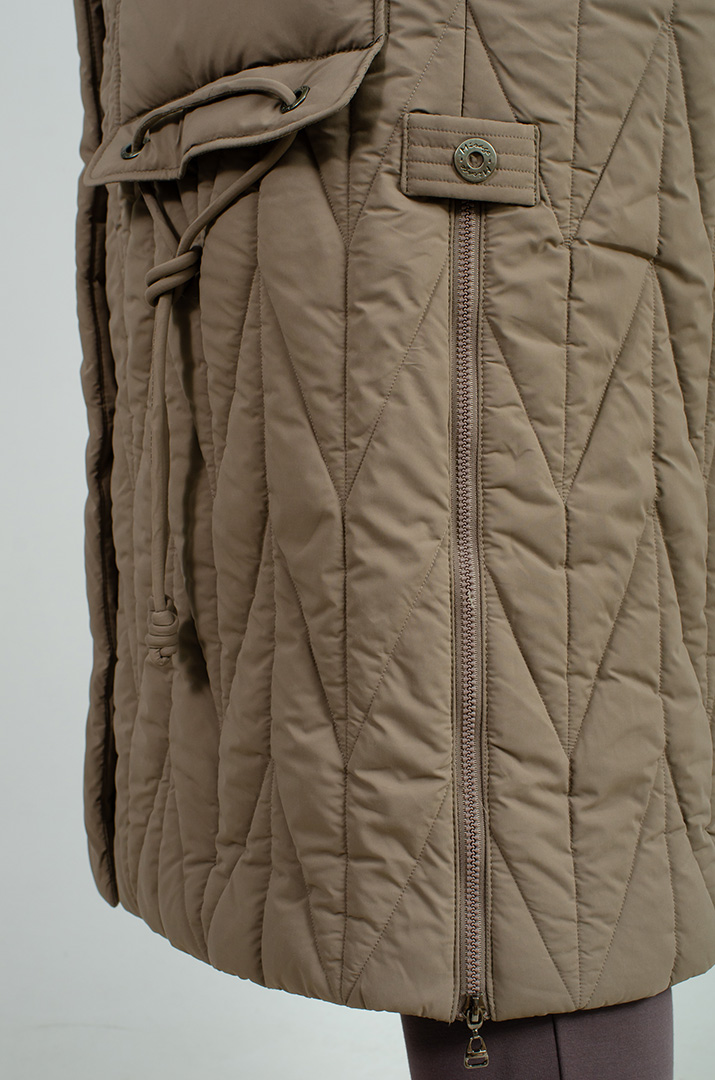 Пальто з декоративними кишенями великих розмірів