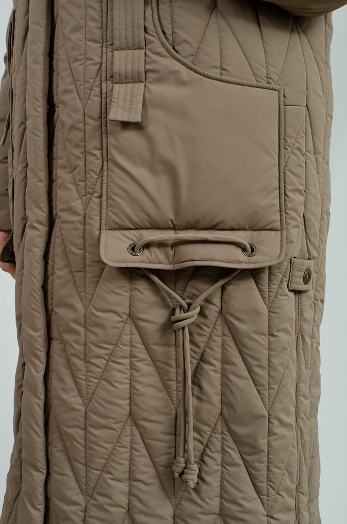 Пальто з декоративними кишенями великих розмірів