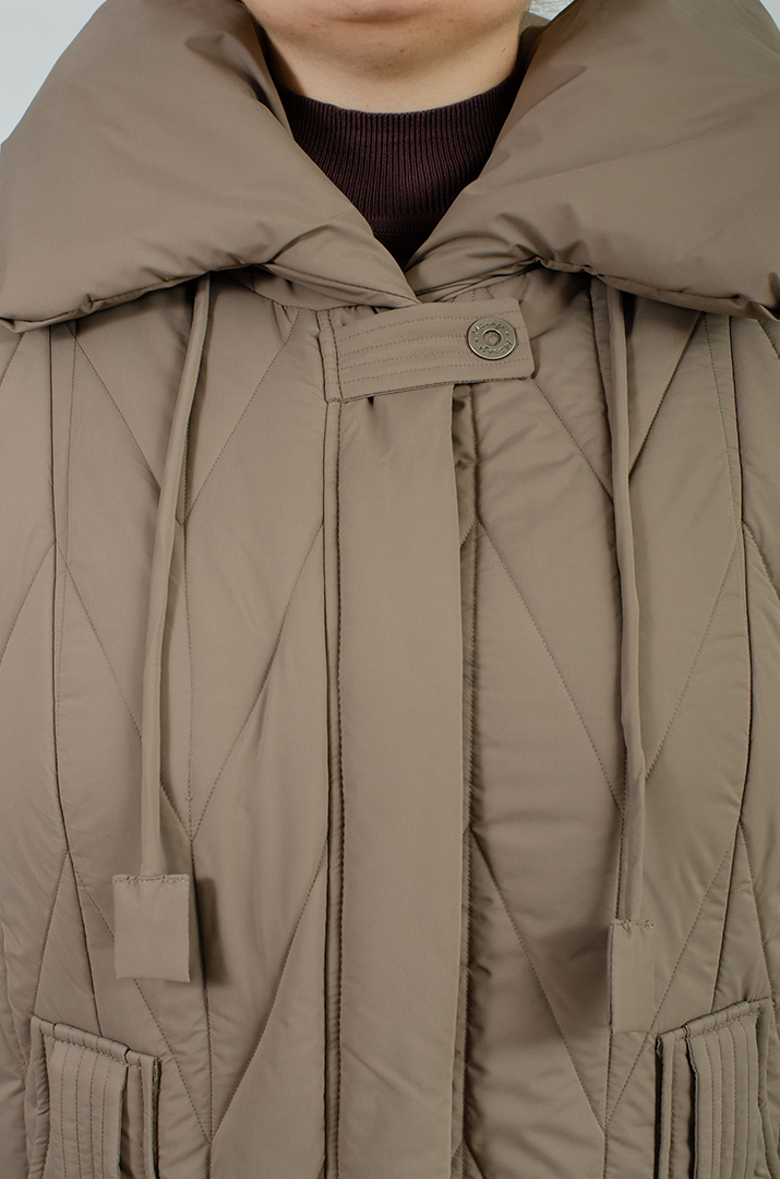 Пальто з декоративними кишенями великих розмірів