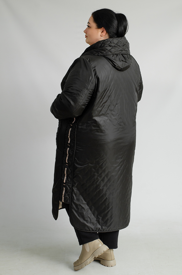 Пальто з декоративними елементами великих розмірів