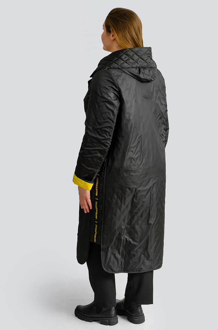 Пальто з декоративними елементами великих розмірів