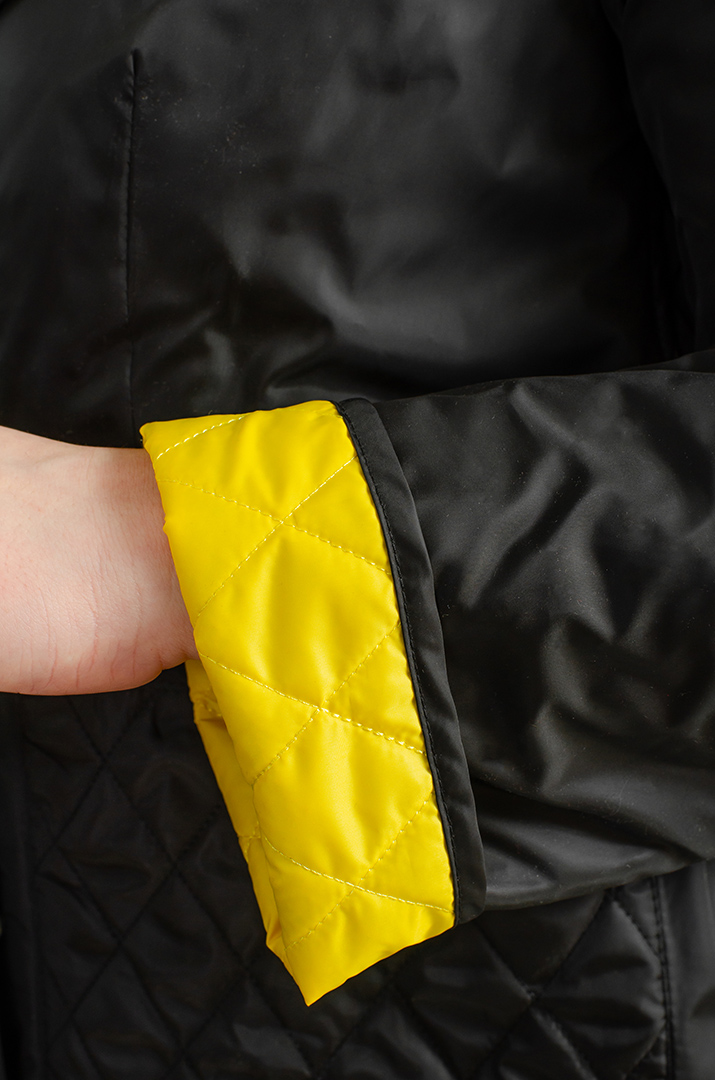 Пальто з декоративними елементами великих розмірів