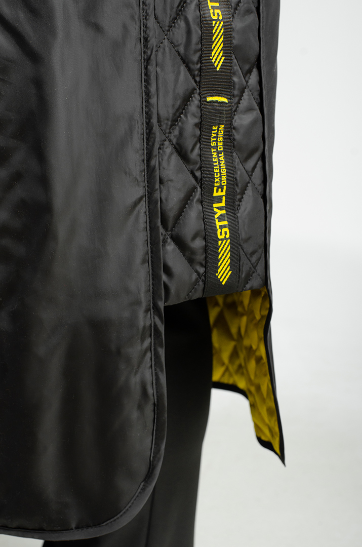 Пальто з декоративними елементами великих розмірів