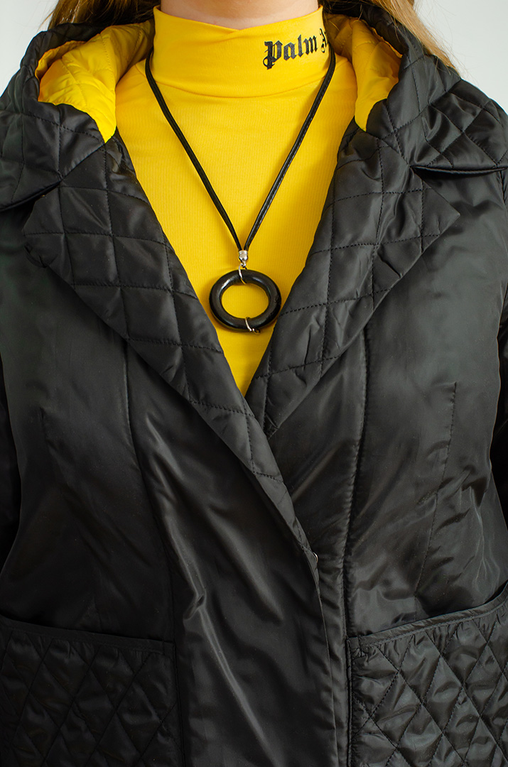 Пальто з декоративними елементами великих розмірів