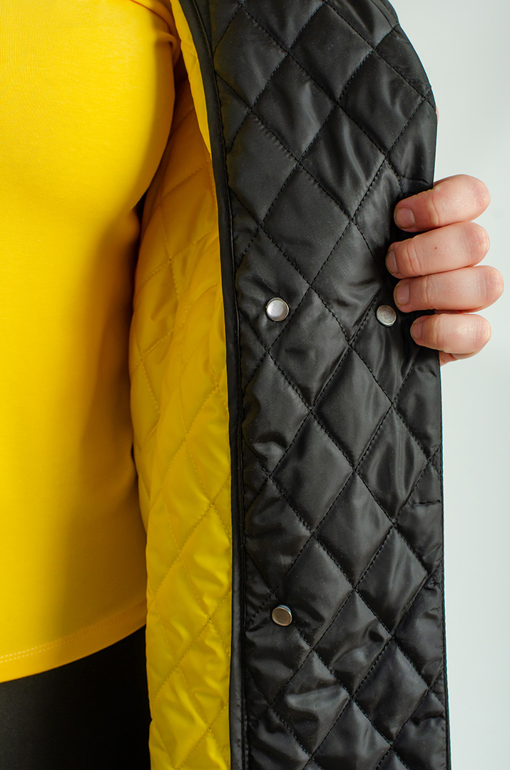 Пальто з декоративними елементами великих розмірів