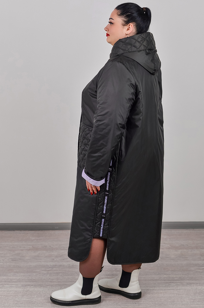 Пальто з декоративними елементами великих розмірів