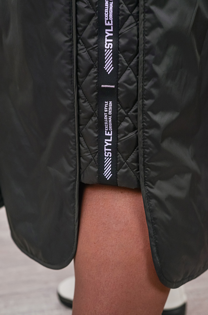 Пальто з декоративними елементами великих розмірів