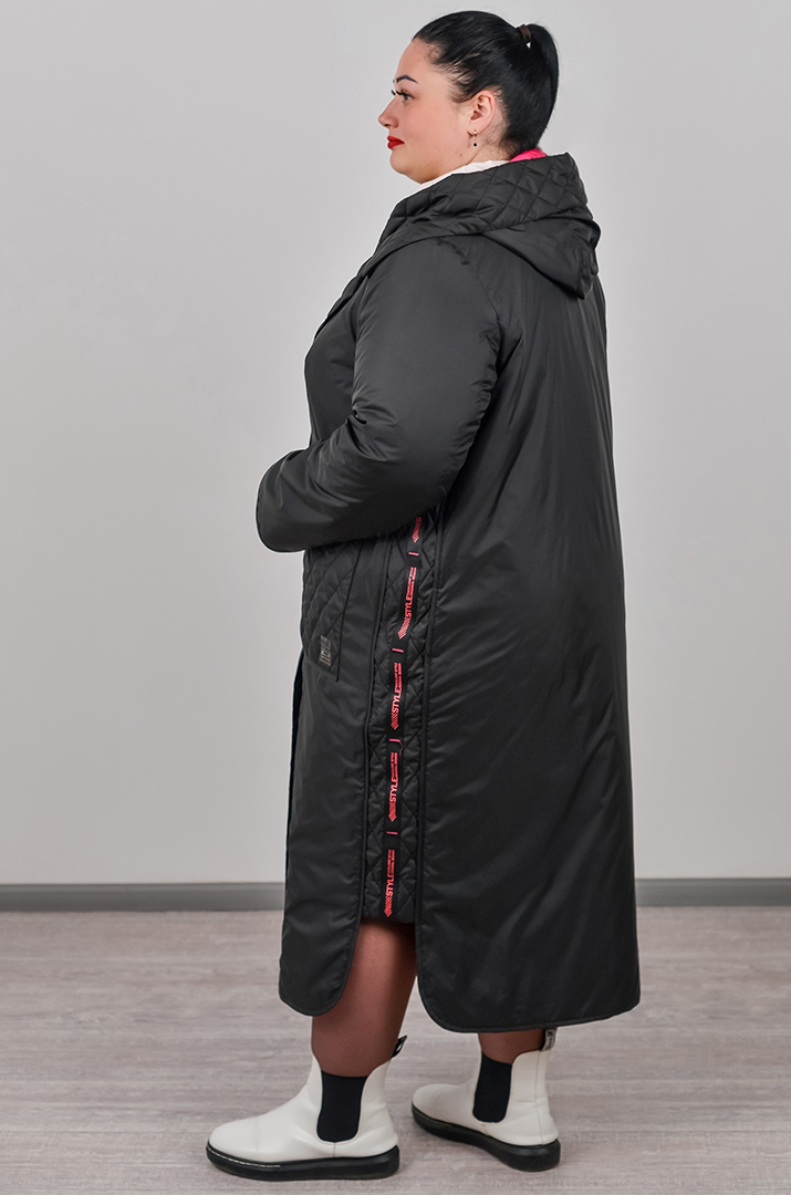 Пальто з декоративними елементами великих розмірів