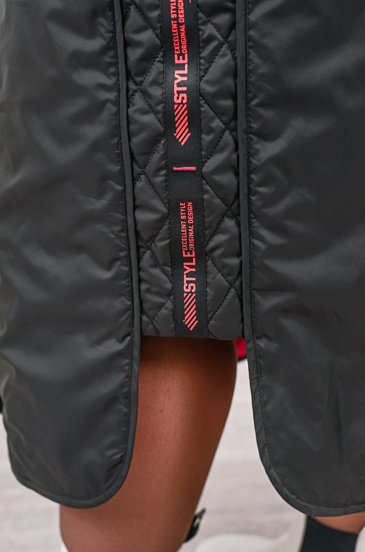 Пальто з декоративними елементами великих розмірів