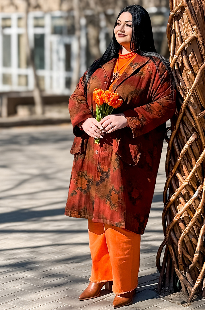 Пальто з квітковим принтом і накладними кишенями великих розмірів