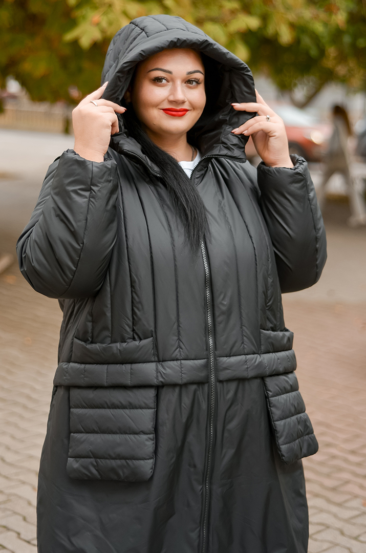 Чорне пальто-трансформер з відстібними рукавами великих розмірів