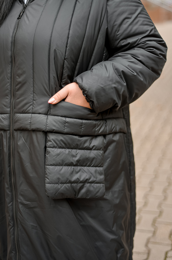 Чорне пальто-трансформер з відстібними рукавами великих розмірів