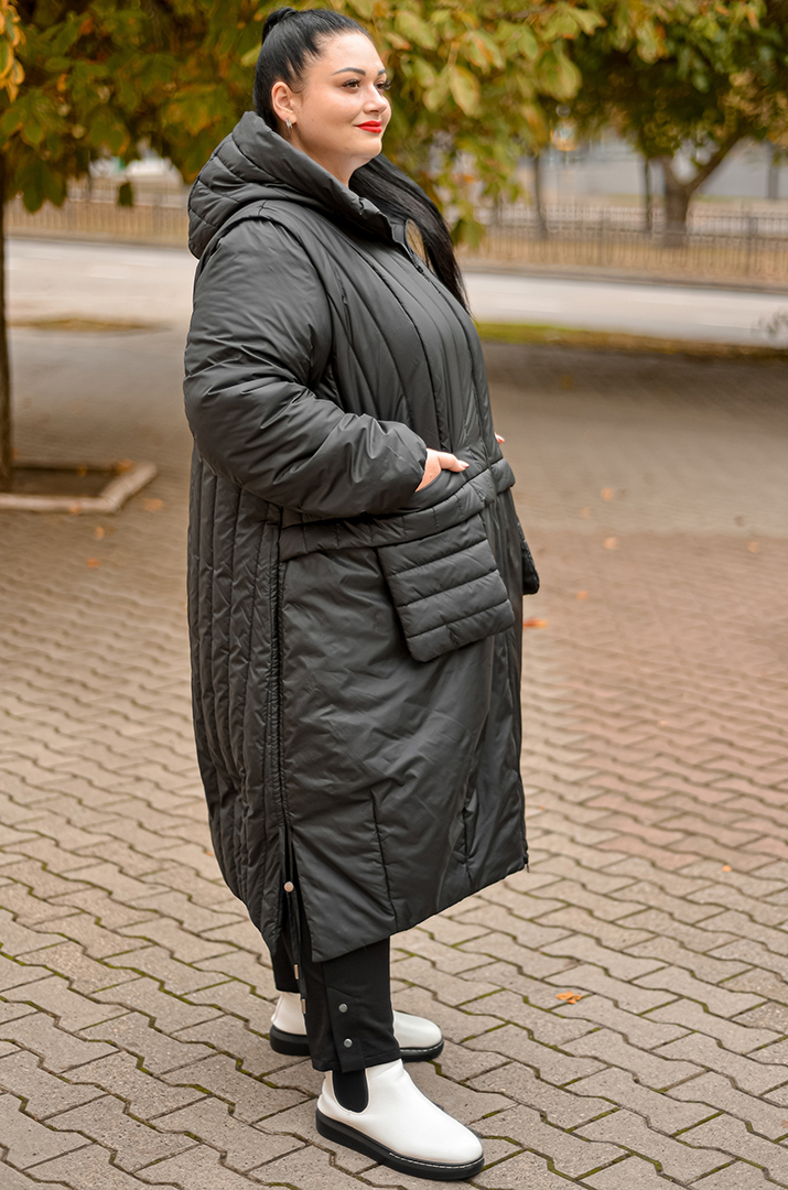 Чорне пальто-трансформер з відстібними рукавами великих розмірів