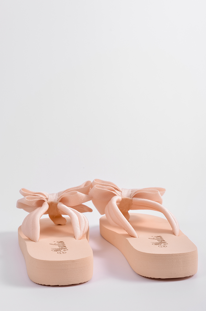 Вʼєтнамки в бежевому кольорі з декоративним бантом великих розмірів