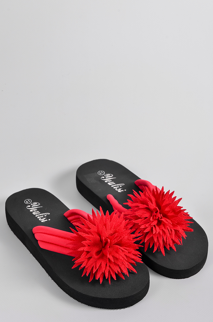 Вʼєтнамки в чорному кольорі з червоною текстильною квіткою великих розмірів