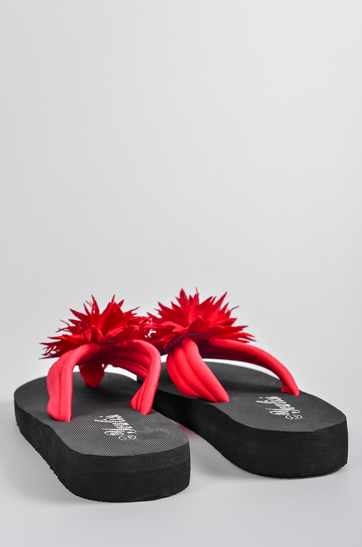 Вʼєтнамки в чорному кольорі з червоною текстильною квіткою великих розмірів