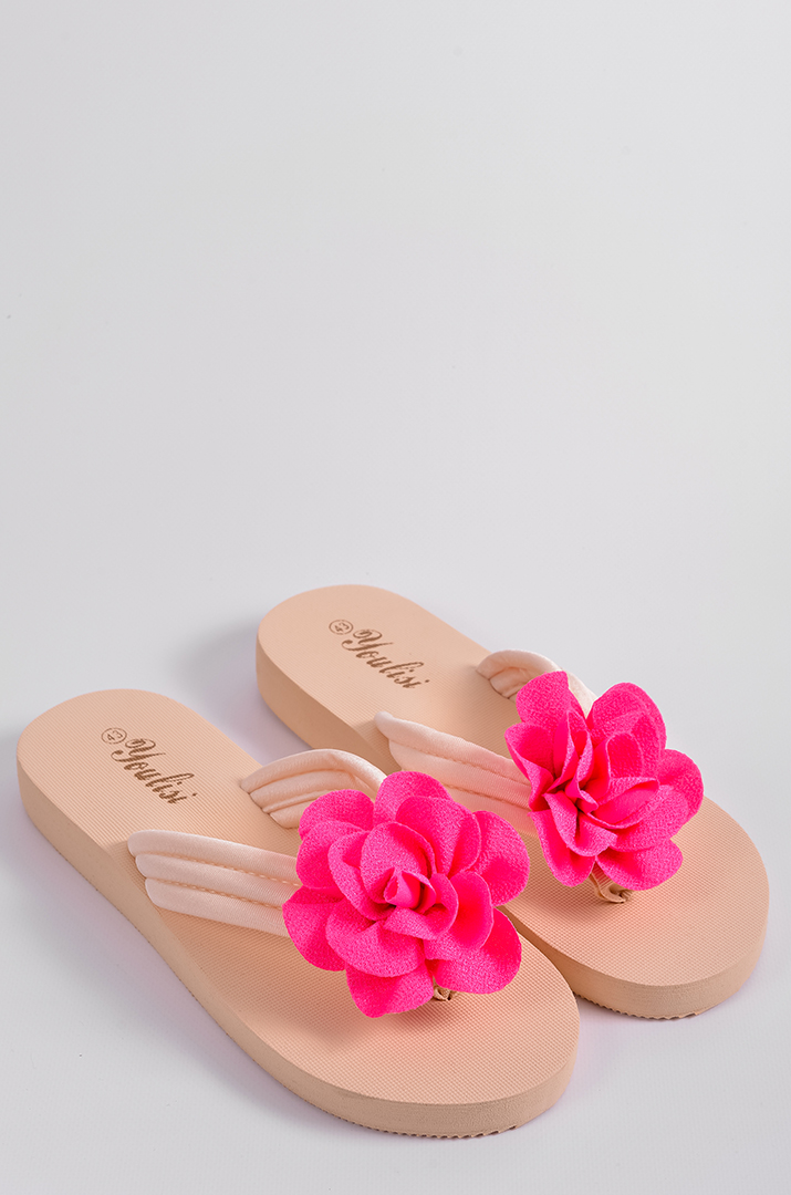 Вʼєтнамки в бежевому кольорі з яскравою текстильною квіткою великих розмірів