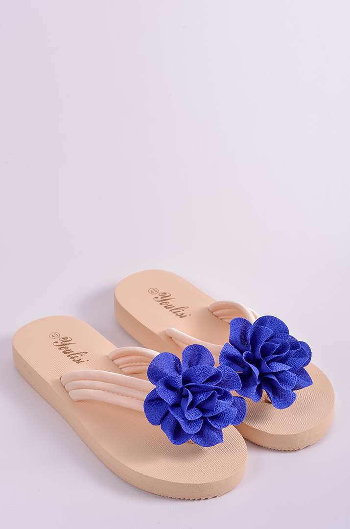 Вʼєтнамки в бежевому кольорі з яскравою текстильною квіткою великих розмірів