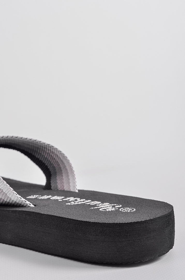 В’єтнамки в чорному кольорі з градієнтним принтом великих розмірів