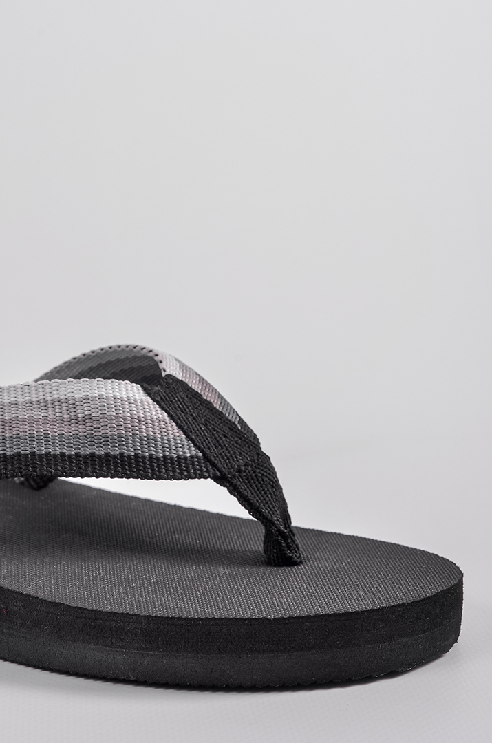 В’єтнамки в чорному кольорі з градієнтним принтом великих розмірів