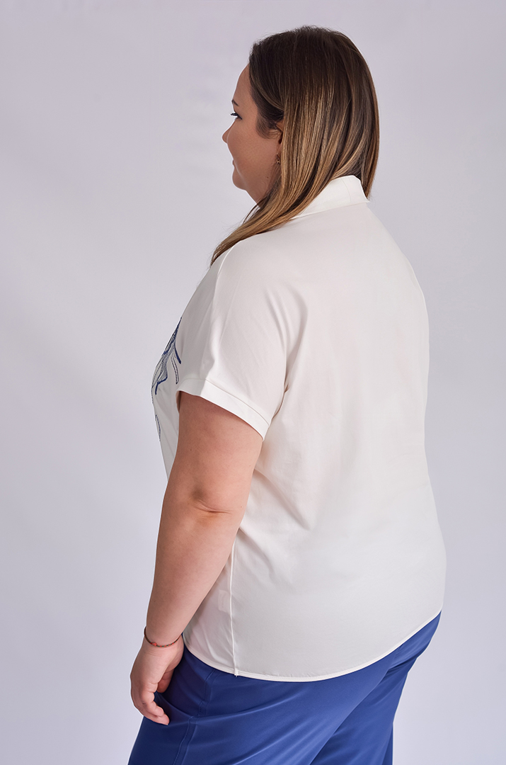 Біле поло з ґудзиками та декоративною вишивкою великих розмірів