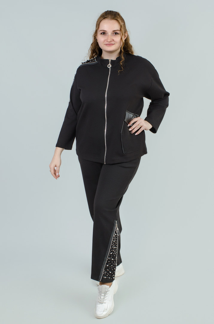 Костюм з брюками декорований блискавками і стразами батал