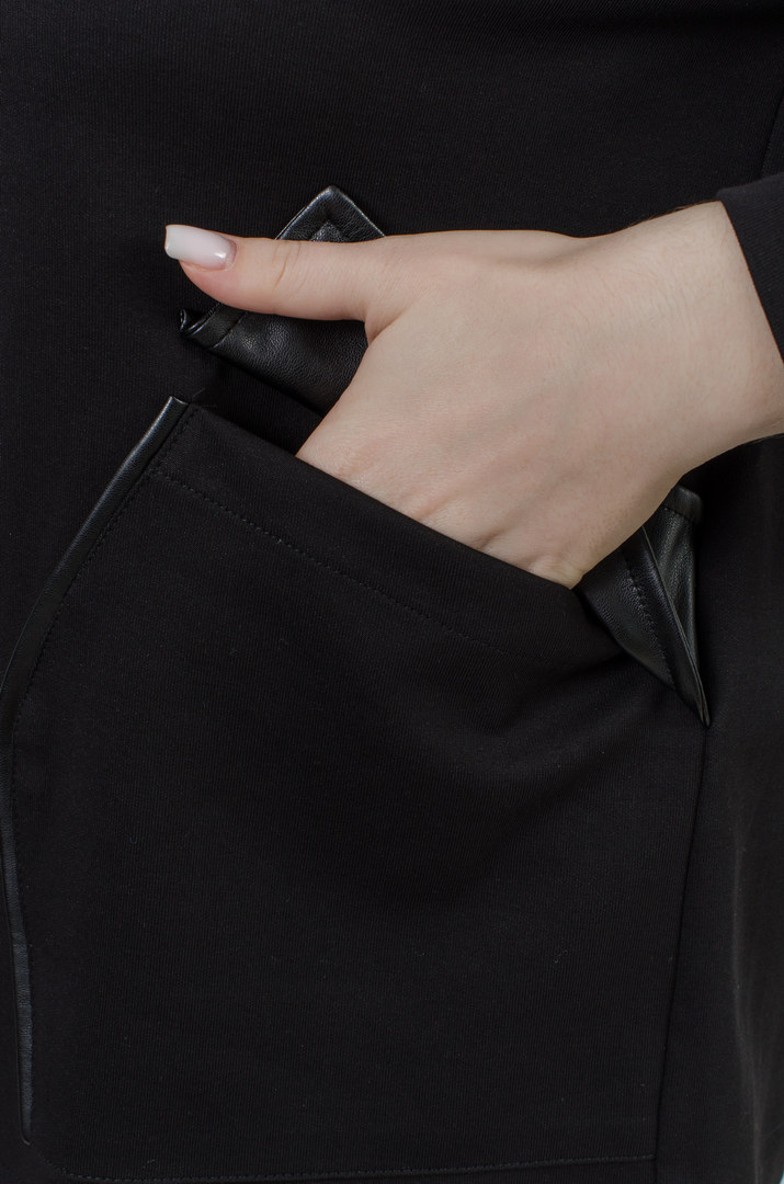 Костюм з брюками декорований блискавками і стразами батал