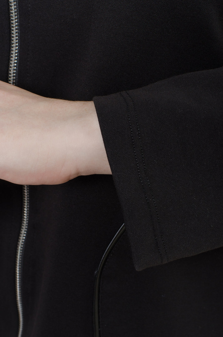 Костюм з брюками декорований блискавками і стразами батал