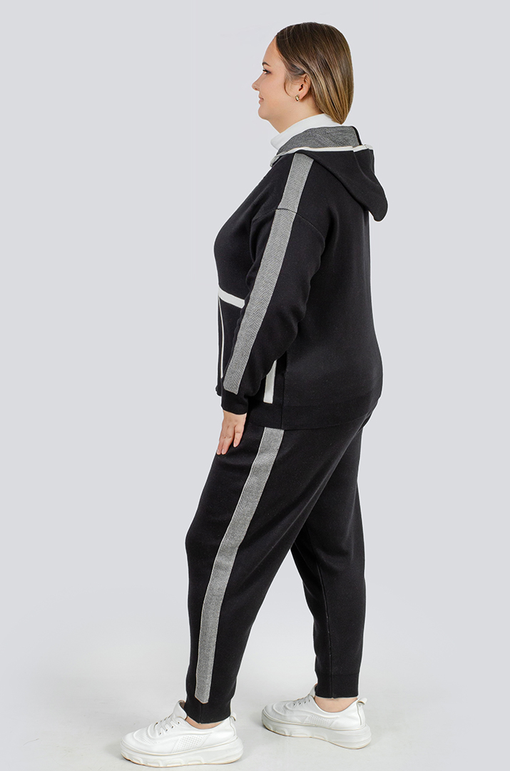 В'язаний прогулянковий костюм великих розмірів