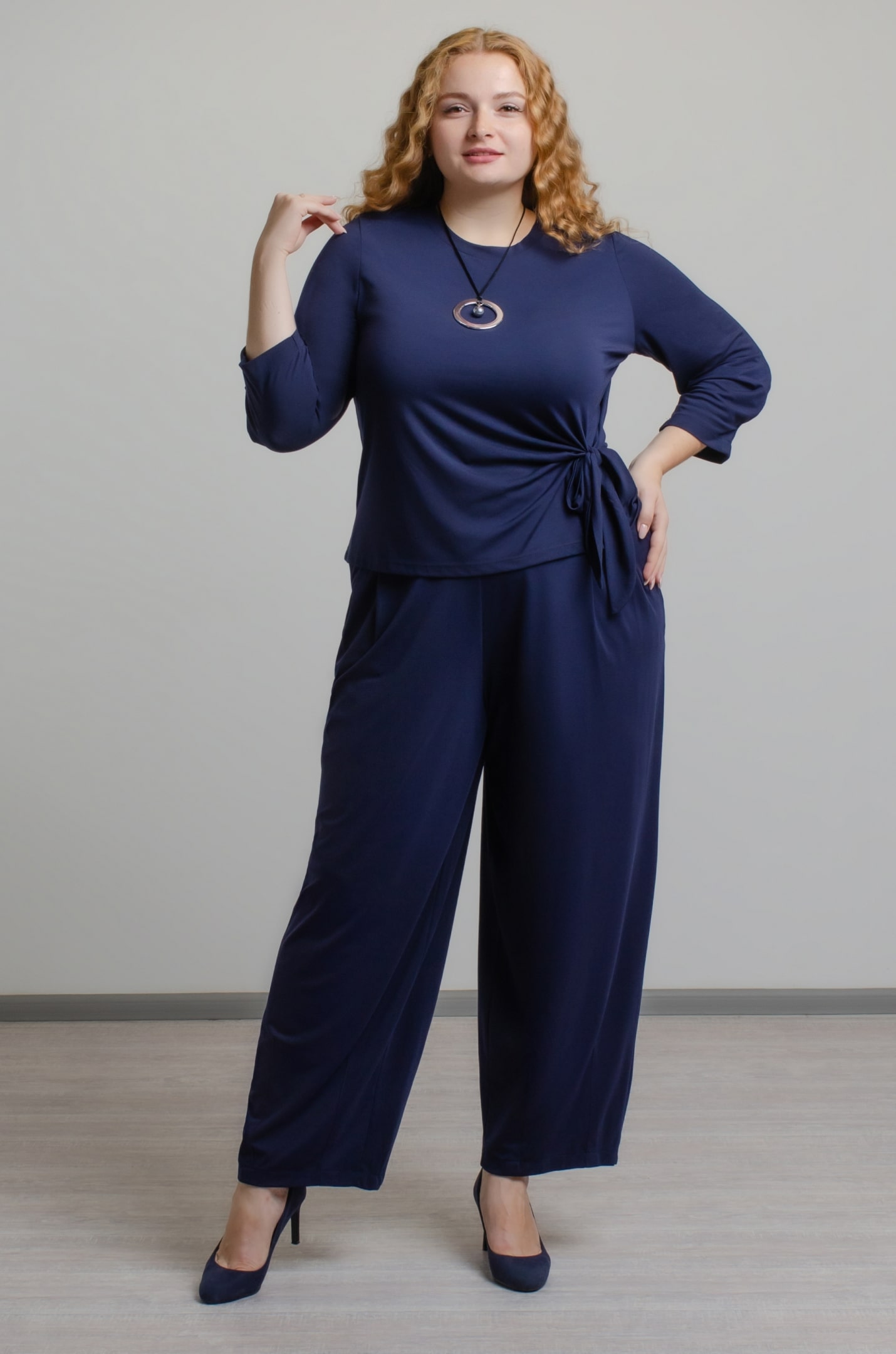 Элегантный костюм из вискозы больших размеров