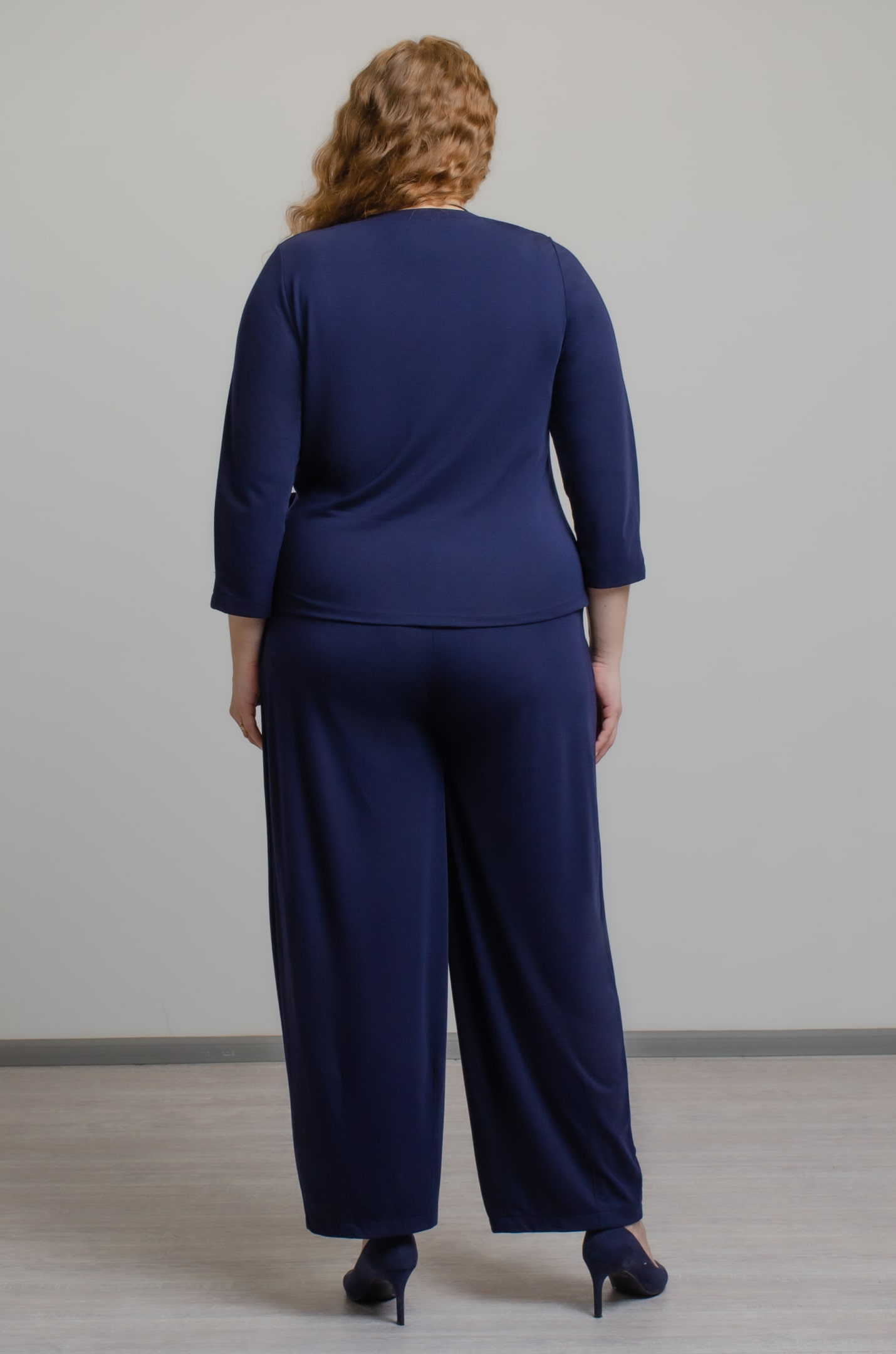 Элегантный костюм из вискозы больших размеров