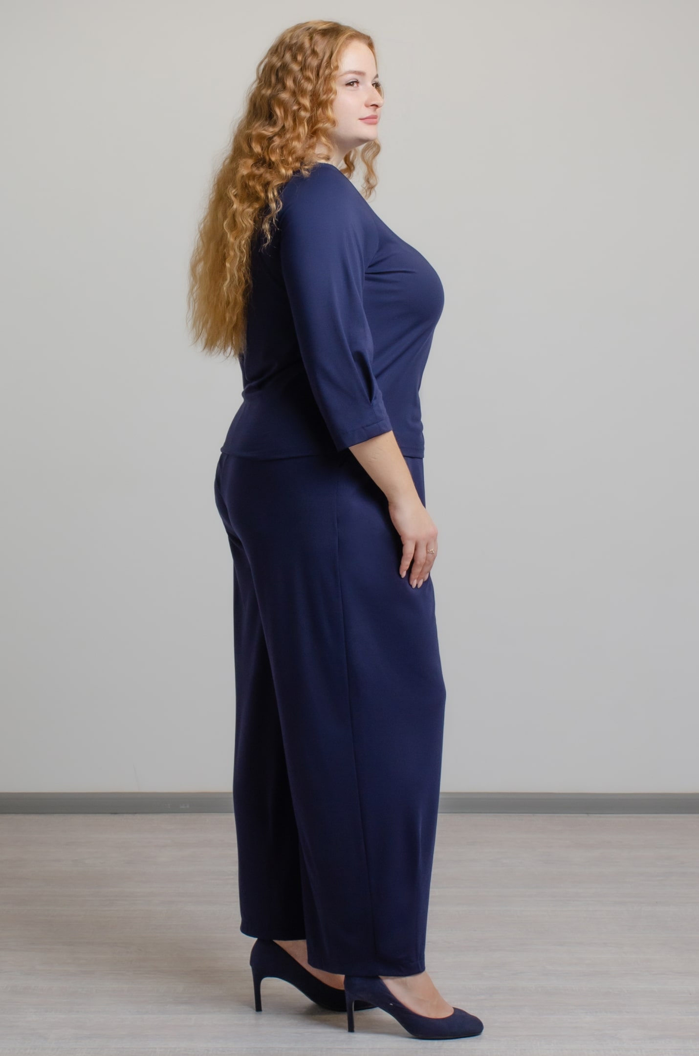 Элегантный костюм из вискозы больших размеров