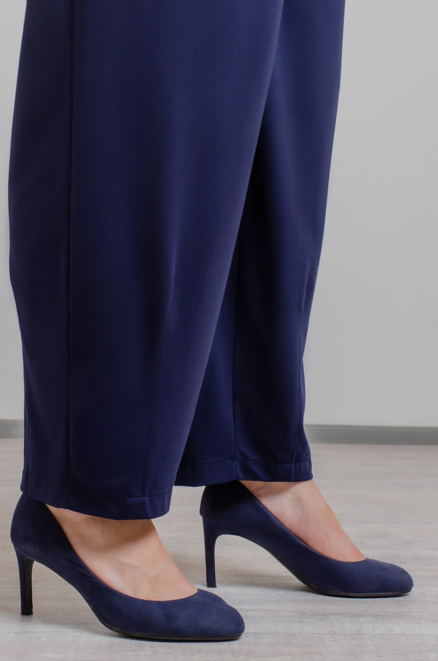 Элегантный костюм из вискозы больших размеров